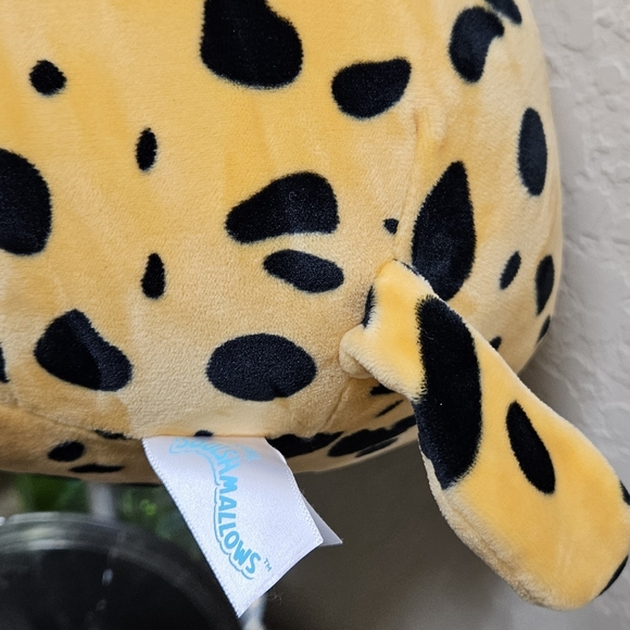 🎄🍍Squishmellow Lexie with Easter ears - Picture 4 of 4